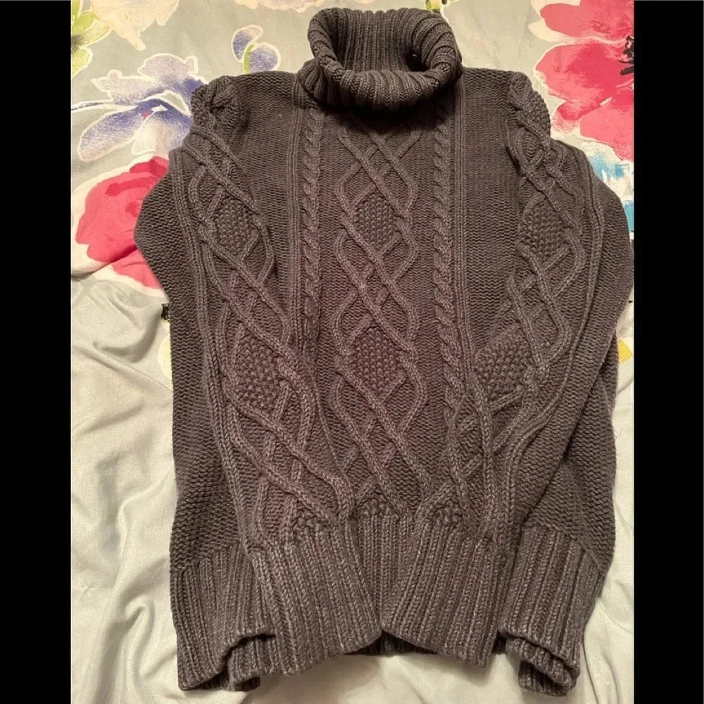 Cableknit turtleneck sweater grey